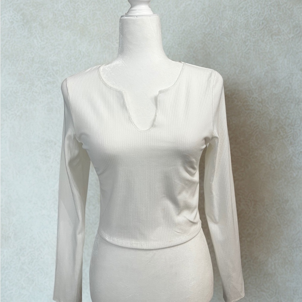 Francesca's Collections Ivory Long Sleeve Top